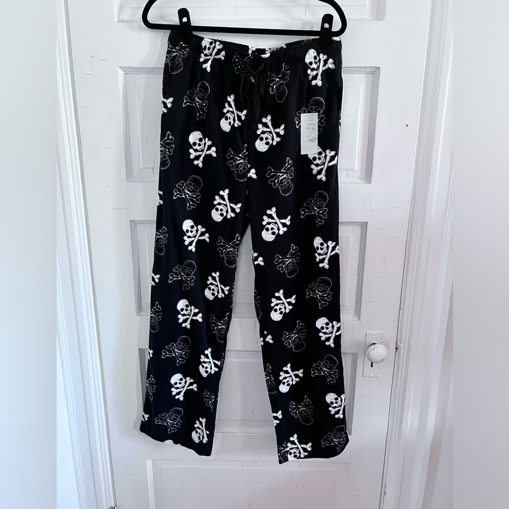NWT Skull print fleece pajama pants.